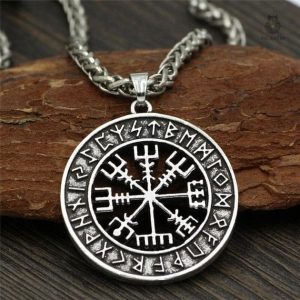 Bijou amulette viking avec motif de Vegvisir traditionnel