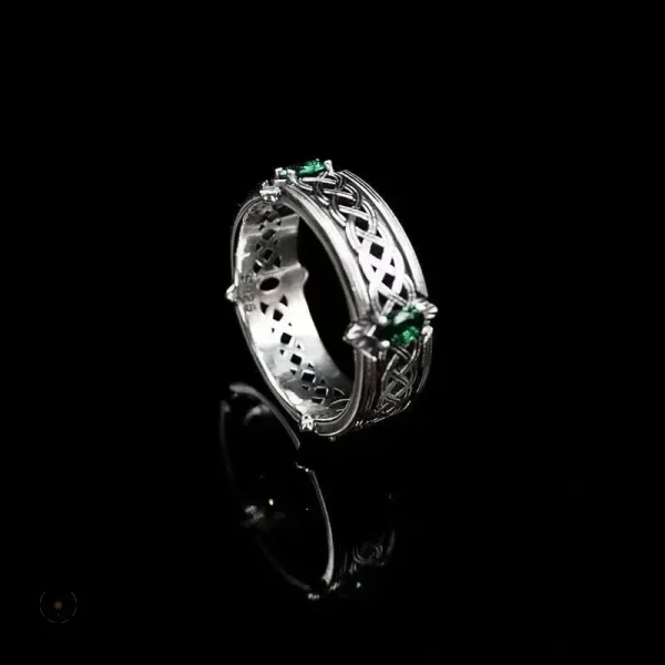 Bijou élégant au design celtique traditionnel