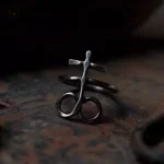Accessoire occultiste Croix de Satan, design unique