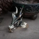 Bague ornée d'une tête de dragon, design unique
