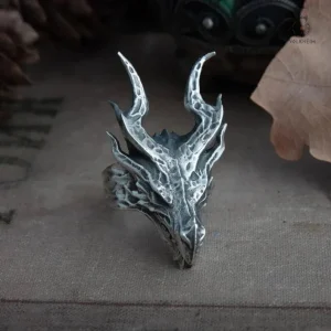 Bijou représentant une tête de dragon, collection exclusive