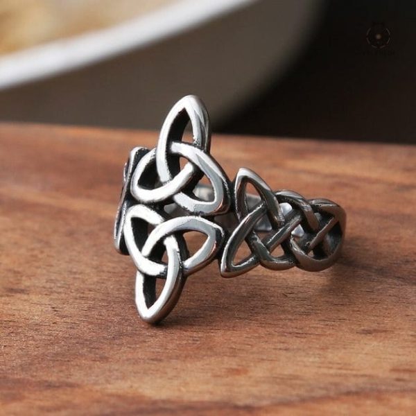 anneau-triquetra-1 Anneau Triquetra en argent, symbole celtique traditionnel