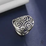 Bijou celtique, anneau Triskell, design élégant et unique
