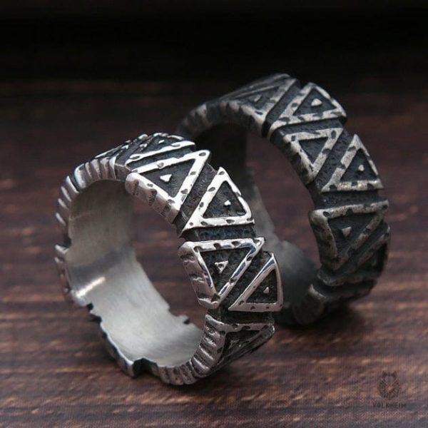 anneau-valknut-1 Anneau Viking Valknut - Symbolique des traditions nordiques