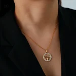 Collier élégant avec pendentif arbre de vie
