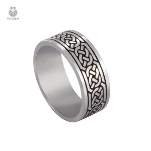 Bague Celtique ornée de motifs traditionnels celtiques