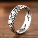 Bague élégante inspirée de l'art celtique