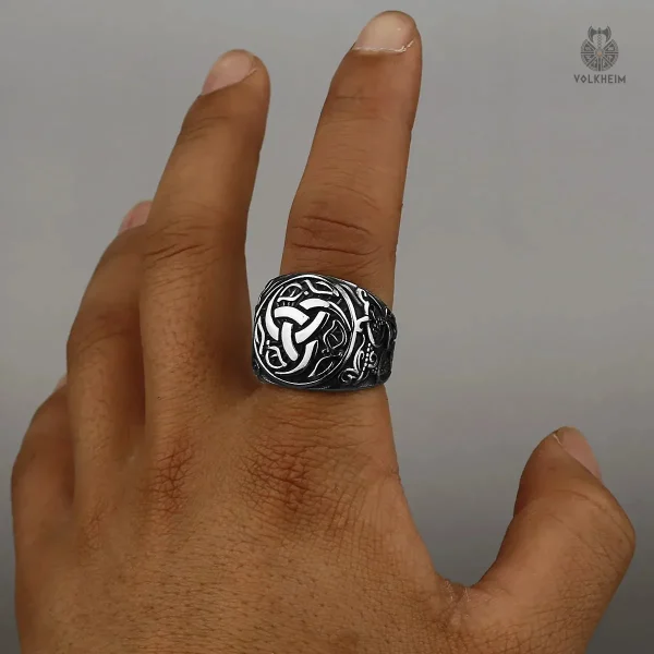 Bague celtique avec motif triquetra classique