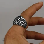 Bijou celtique inspiré de l'art ancien