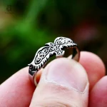 Bague Corbeaux d'Odin en métal argenté