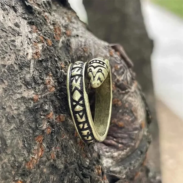 Bague en forme de dragon inspirée des Vikings