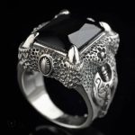 Bague avec design de dragon et pierre précieuse