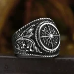 Bague Médiévale Solaire en métal doré avec motif solaire