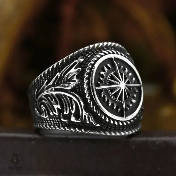 bague-medievale-solaire-1 Bague Médiévale Solaire en métal doré avec motif solaire