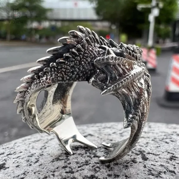 Bague dragon avec design unique et raffiné