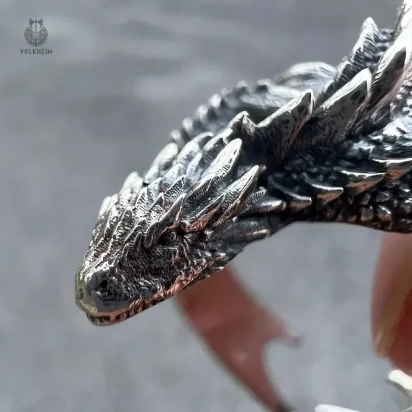 Bague symbolique inspirée de la mythologie du dragon