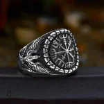 Bague en métal inspirée de l'esthétique viking