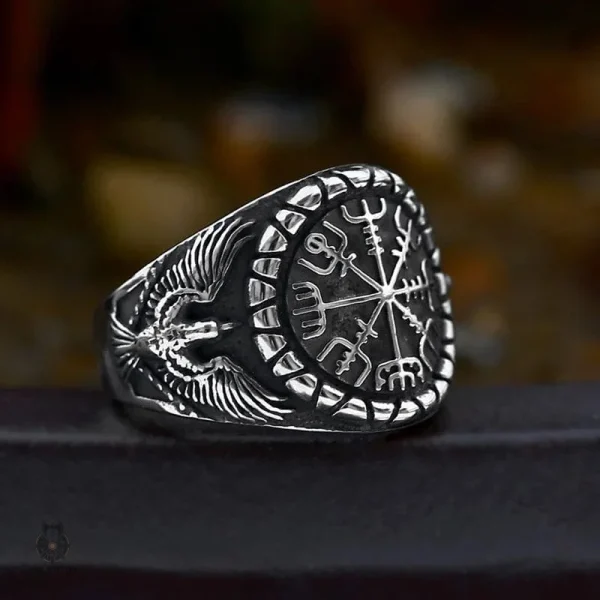 Bague en métal inspirée de l'esthétique viking