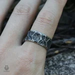 Bague en métal inspirée par l'héritage viking