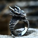 Bague Dragon en métal avec design de tête de dragon