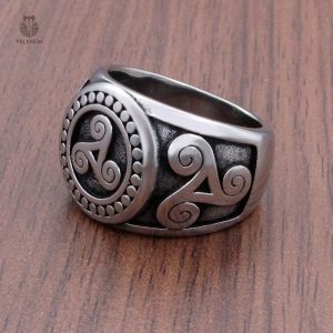 Bague Triskel en métal, design élégant et symbolique