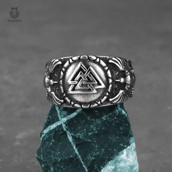 Bague inspirée des Vikings avec designs traditionnels