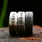 Bague Viking avec motifs traditionnels détaillés