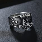 Bague Mjolnir, le Marteau de Thor en design viking