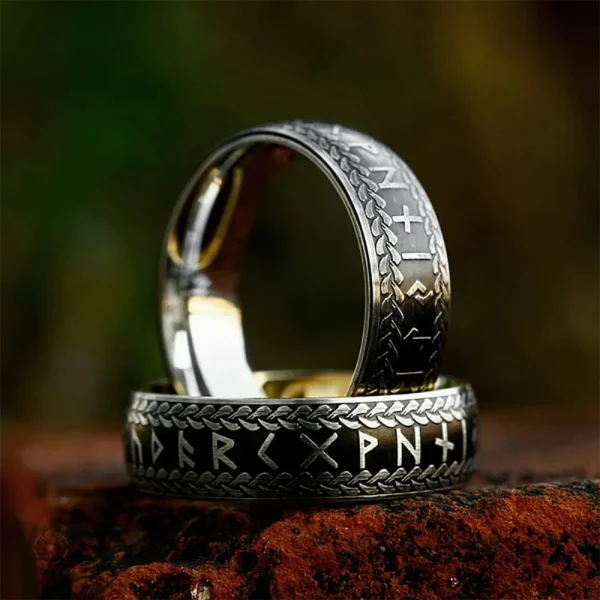 Bague au style nordique avec motifs traditionnels