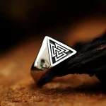 Bague Viking avec symbole Valknut gravé