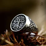 Bijou Viking représentant l'arbre monde Yggdrasil