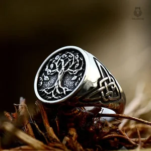 Bijou Viking représentant l'arbre monde Yggdrasil