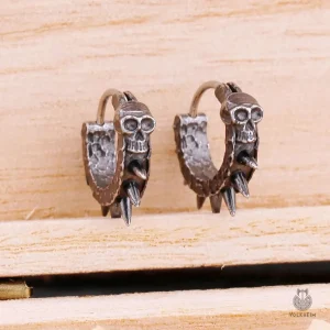 Boucles d'oreilles stylées tête de mort, design edgy
