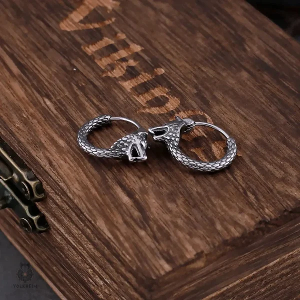 Accessoire tendance : boucles d'oreilles tête de loup