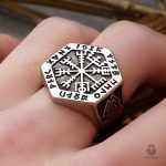 Bague Boussole Viking en métal inspirée des motifs nordiques
