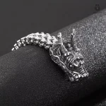 Bracelet en cuir orné de motifs de dragon viking