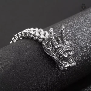 Bracelet en cuir orné de motifs de dragon viking