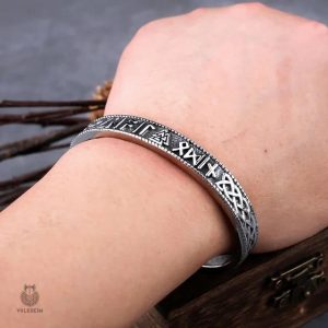 Bracelet en cuir avec symbole de Valknut inspiré de la culture nordique
