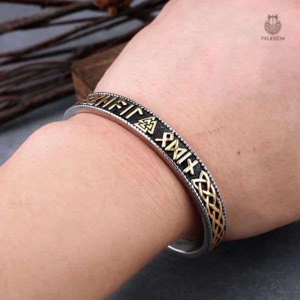 Accessoire Viking élégant orné du motif runique Valknut