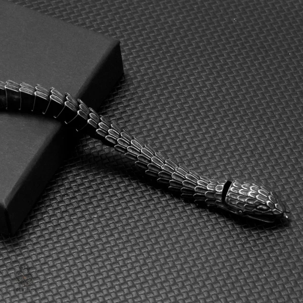 Bracelet tendance évoquant les légendes scandinaves