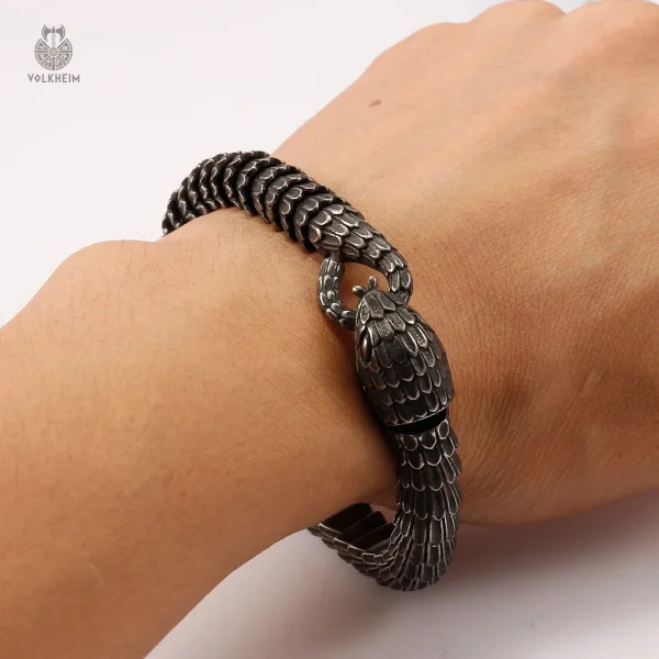 Bijou serpent stylisé, parfait pour un look Viking
