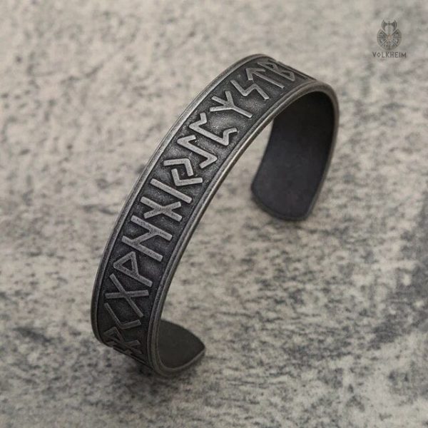 Bracelet inspiré de la culture viking avec motifs gravés