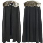 Cape médiévale avec col en fourrure pour un look authentique