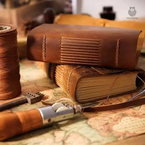 Accessoire en cuir inspiré de l'époque médiévale