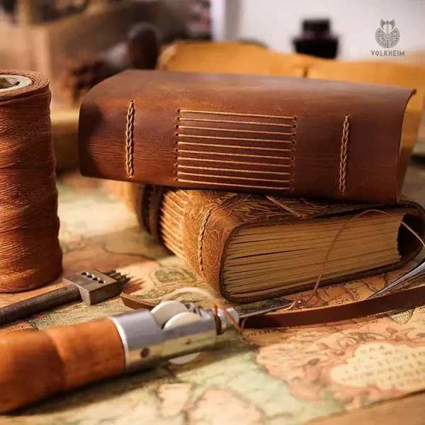 Accessoire en cuir inspiré de l'époque médiévale
