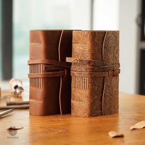 Carnet en cuir texturé pour les passionnés d'histoire