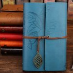 Élégant carnet en cuir, motif végétal