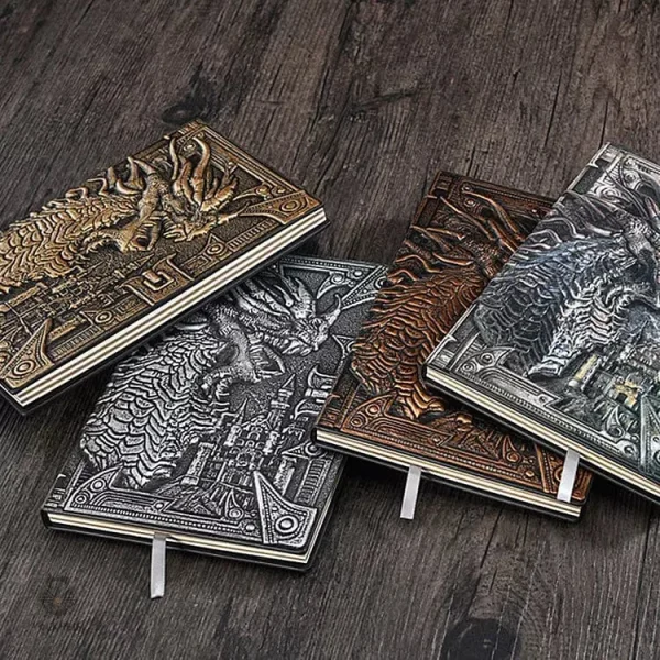 Design de dragon en relief sur la couverture du carnet