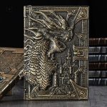 Carnet décoratif avec motif de dragon en relief