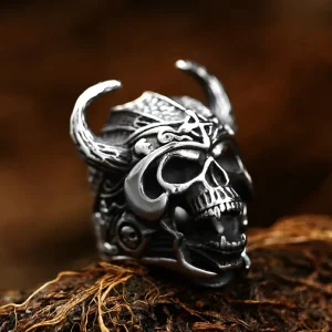 Bague viking avec motif de crâne audacieux